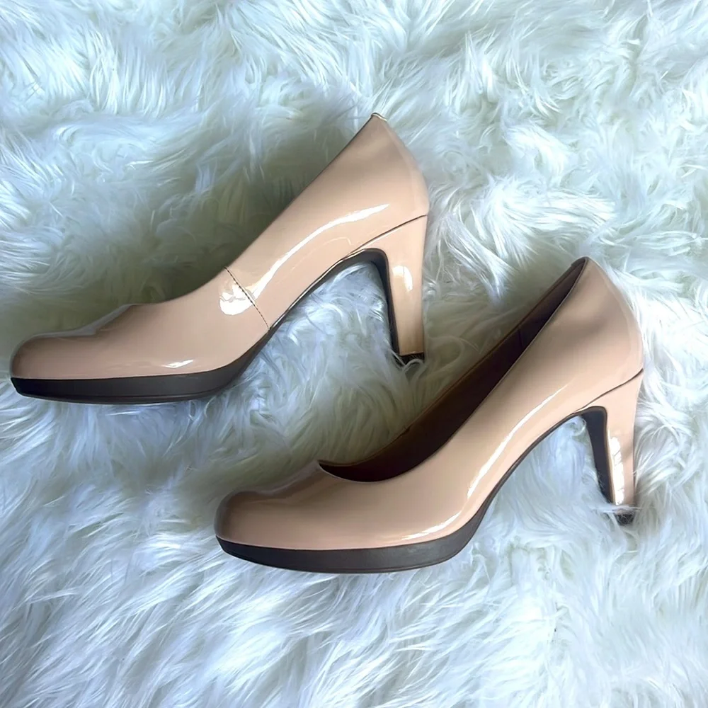 NWOT Clarks Nude Heels - Picture 1 of 7